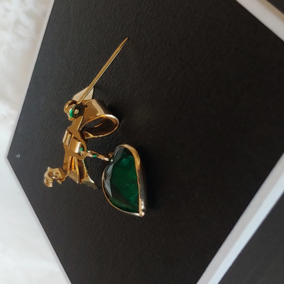 🍀Vintage Bow and Green Gem Heart Brooch💚 - Picture 3 of 11